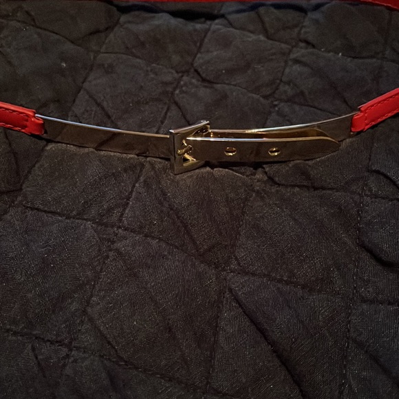 Skinny belt, Jacob, XS. Orange, with gold metal clasp feature. 3 holes. - Picture 2 of 4